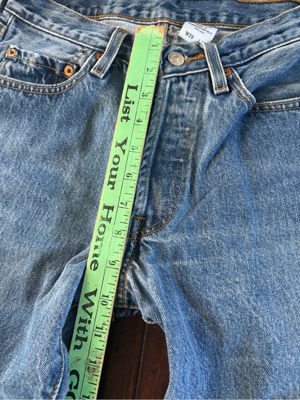 Vintage Levi's 501 Medium Wash Button-Fly Blue Jeans - Y2K - Picture 10 of 12